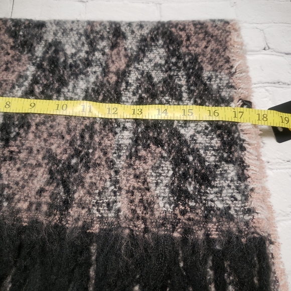 Women's chunky scarf. - Picture 9 of 9